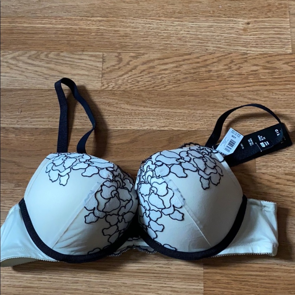 Black and white push-up bra 40B